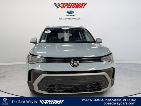 Used 2025 Volkswagen Taos SE image 1