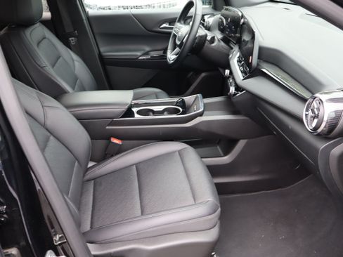 Used 2025 Chevrolet Equinox LT w/ Convenience Package II FWD image 36