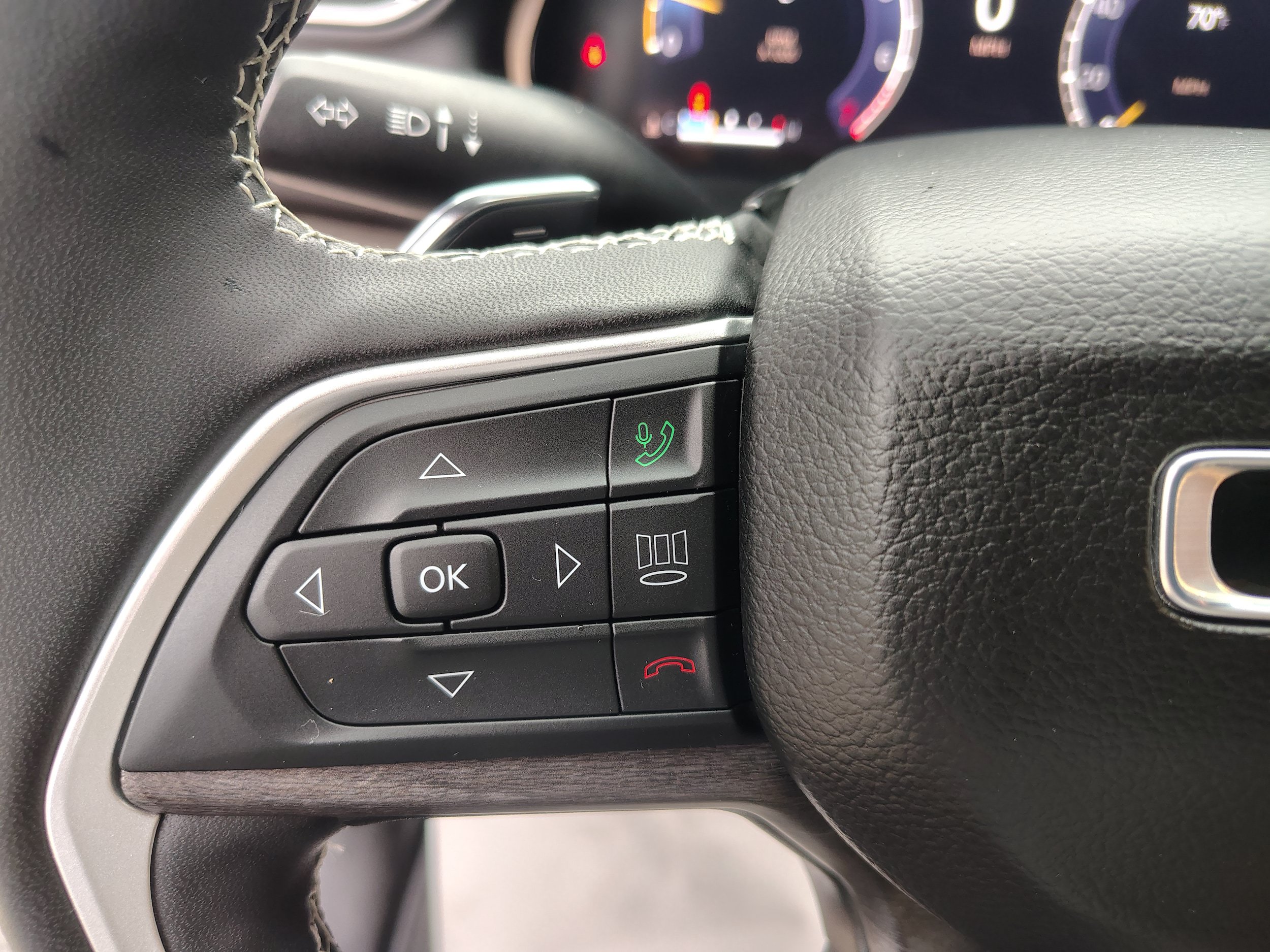 Certified 2024 Jeep Grand Cherokee Limited w/ Luxury Tech Group II AWD/4WD image 32