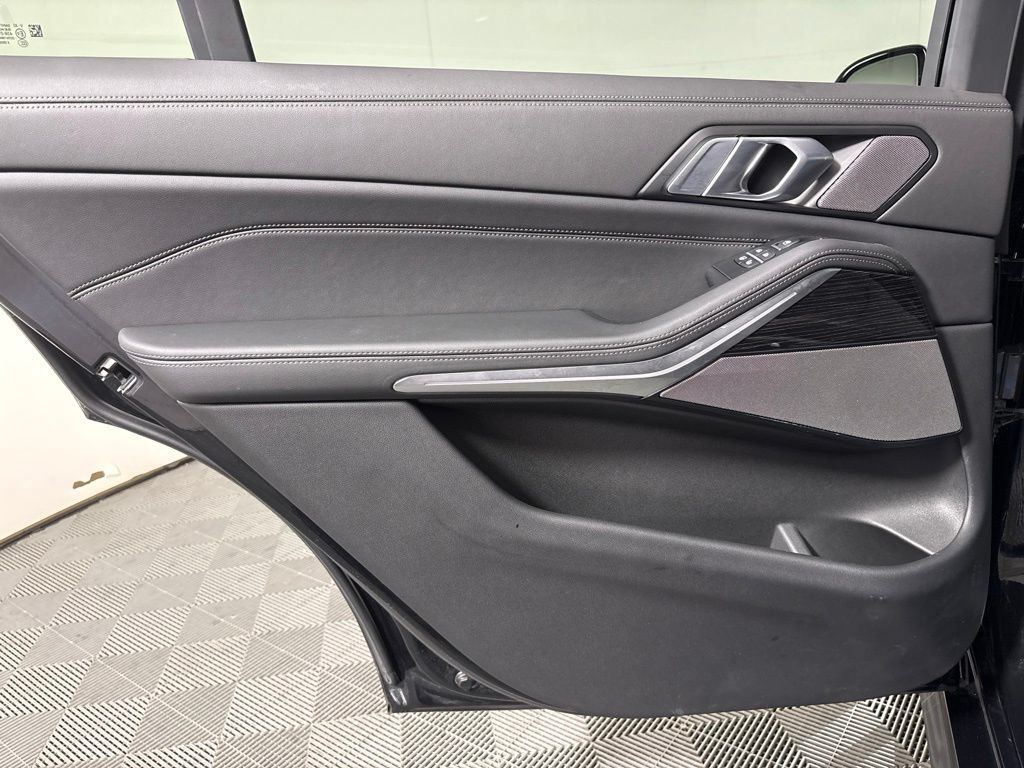 Certified 2026 BMW X7 xDrive40i w/ M Sport Package AWD/4WD image 29