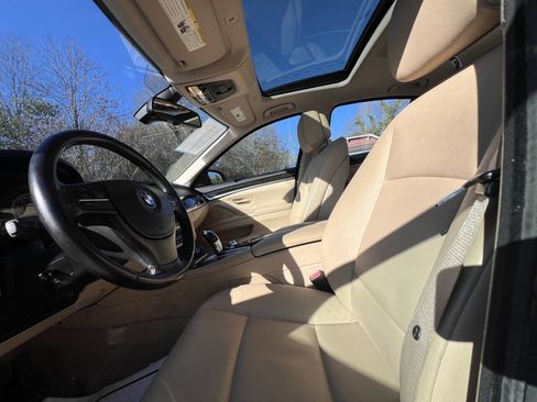 Used 2011 BMW 528i Sedan image 9