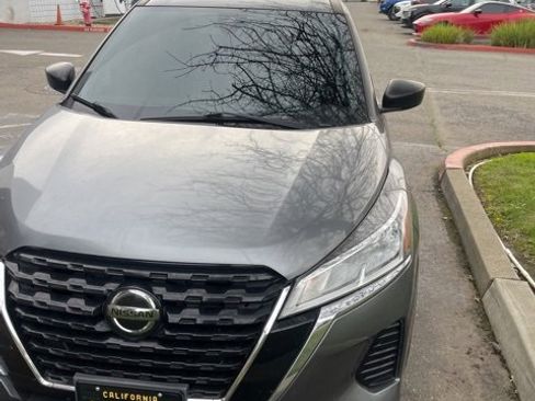 Used 2021 Nissan Kicks S image 2