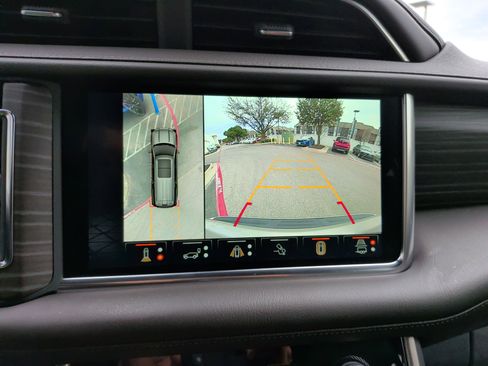 Used 2024 GMC Yukon Denali w/ Advanced Technology Package image 18