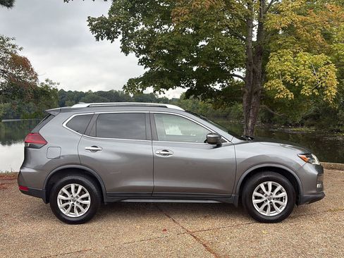 Used 2019 Nissan Rogue SV AWD/4WD image 3