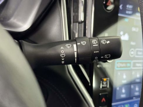 Used 2023 Subaru Outback Premium image 24