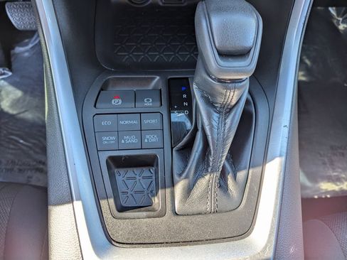 Used 2022 Toyota RAV4 XLE image 21