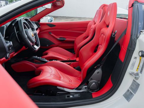 Used 2018 Ferrari 488 Spider RWD image 8