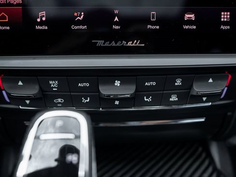 Used 2021 Maserati Quattroporte Trofeo image 81