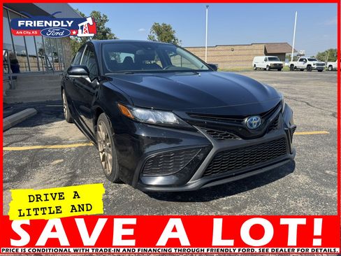 Used 2024 Toyota Camry SE w/ Convenience Package image 7