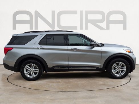 Used 2024 Ford Explorer XLT RWD image 11