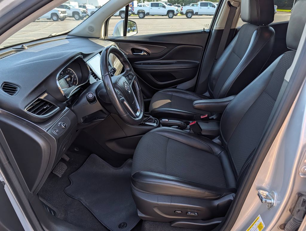 Used 2021 Buick Encore Preferred w/ Safety Package II AWD/4WD image 20