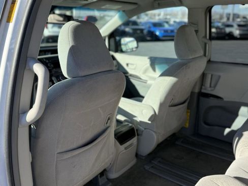 Used 2013 Toyota Sienna LE image 9