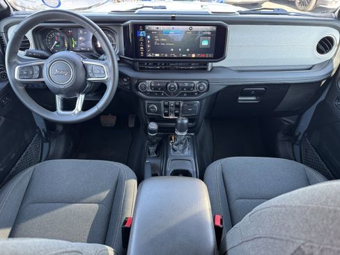 Used 2024 Jeep Wrangler Sahara image 21