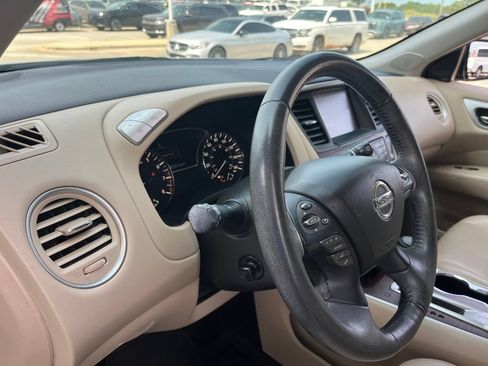 Used 2017 Nissan Pathfinder Platinum FWD image 18
