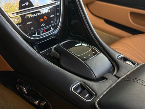 Used 2019 Aston Martin DB11 Volante image 42