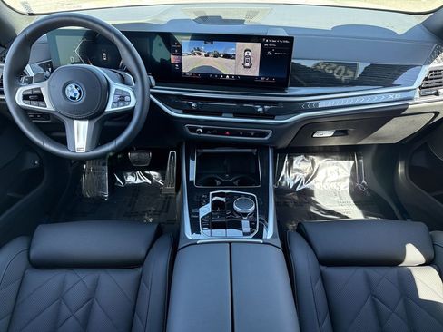 Used 2025 BMW X5 xDrive50e image 2