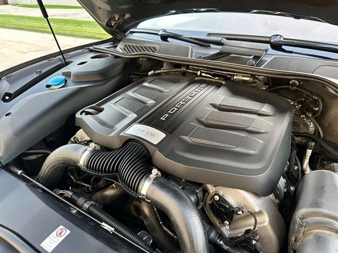 Used 2016 Porsche Cayenne GTS w/ Premium Package AWD/4WD image 18