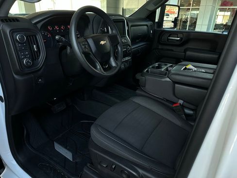 Used 2025 Chevrolet Silverado 2500 Custom w/ Custom Value Package image 10