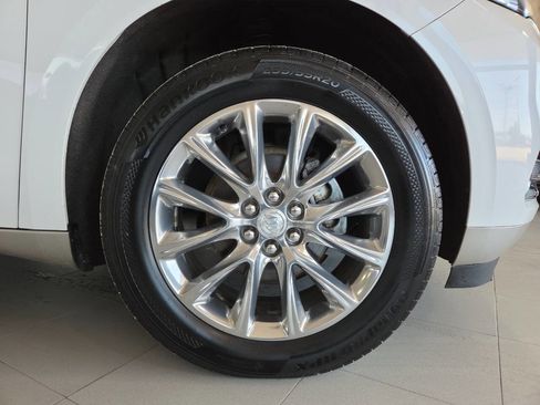 Used 2020 Buick Enclave Essence w/ Sound and Sites Package FWD image 9