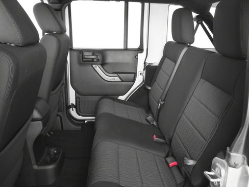 Used 2016 Jeep Wrangler Unlimited Sahara image 12