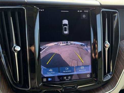 Used 2022 Volvo XC60 B5 Momentum w/ Protection Package Premier image 4