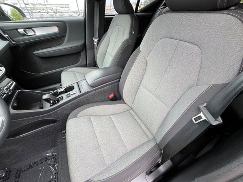 Used 2024 Volvo XC40 B5 Core AWD/4WD image 38