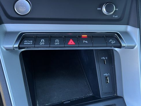 Used 2020 Audi Q3 2.0T Premium image 27