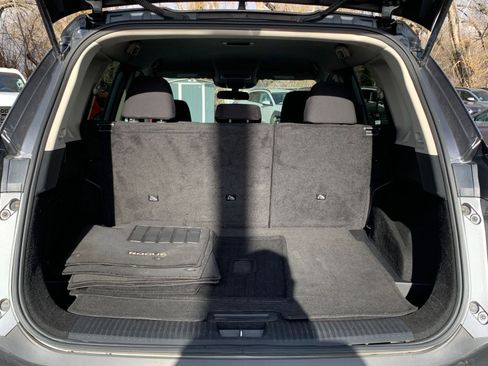 Used 2023 Nissan Rogue S image 30