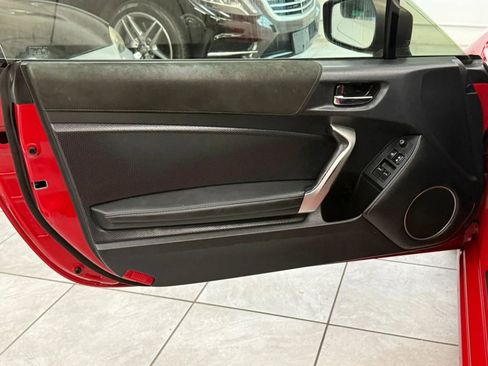 Used 2018 Toyota 86 RWD image 13