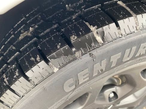 Used 2024 Chrysler Pacifica Select image 22