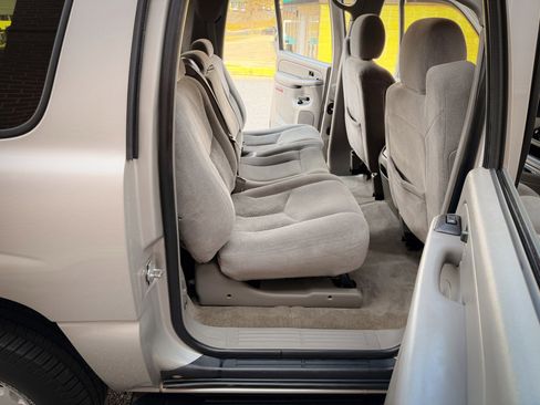 Used 2006 Chevrolet Suburban LS w/ Smart Select Package image 9