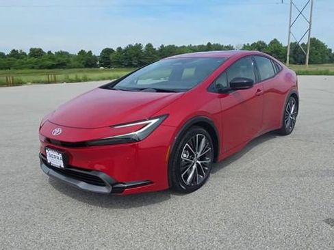 Used 2024 Toyota Prius XLE AWD/4WD image 3