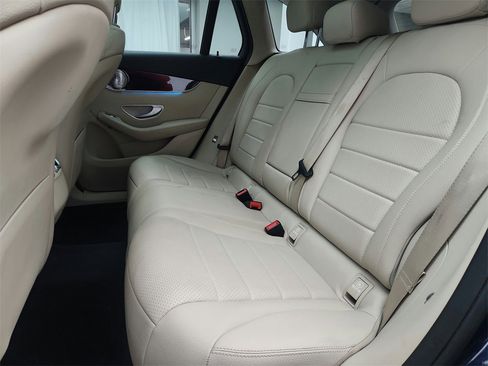 Used 2017 Mercedes-Benz GLC 300 4MATIC image 23
