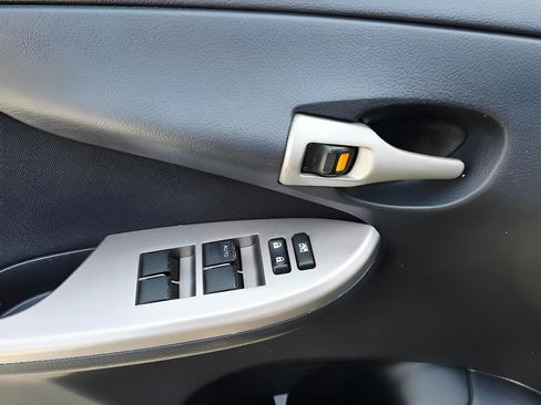 Used 2012 Toyota Corolla S image 20