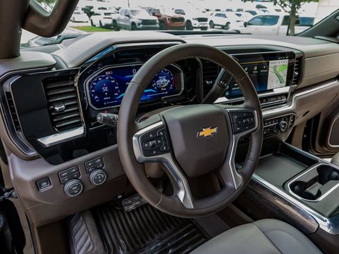 Used 2026 Chevrolet Silverado 2500 LTZ w/ LTZ Plus Package image 16