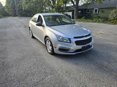 Used 2015 Chevrolet Cruze LS image 1