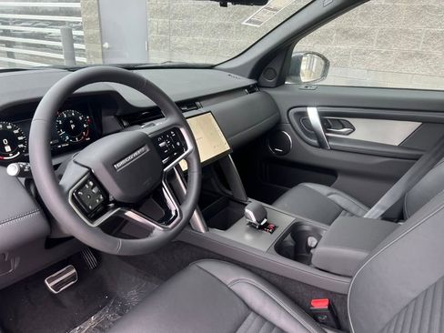 New 2025 Land Rover Discovery Sport Dynamic SE image 12