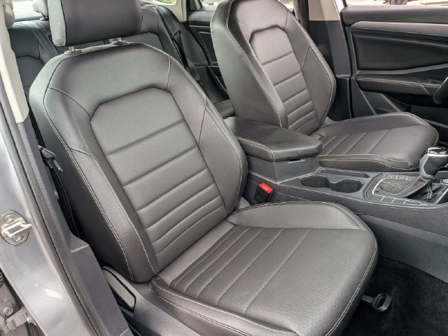 Used 2024 Volkswagen Jetta SE FWD image 32