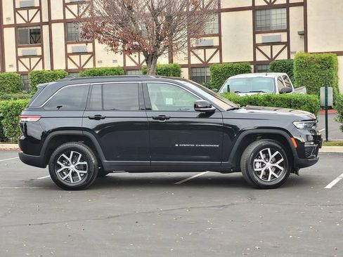 Used 2024 Jeep Grand Cherokee Limited image 4