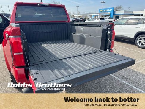Used 2024 Toyota Tacoma TRD Sport AWD/4WD image 33