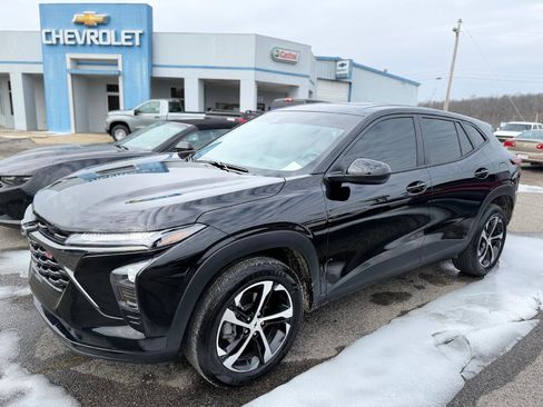 Used 2025 Chevrolet Trax RS w/ Sunroof Package image 6