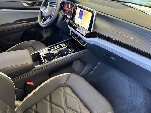 New 2025 Volkswagen Atlas Peak Edition SE image 17