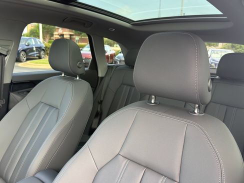 Used 2025 Audi Q5 Premium w/ Convenience Package AWD/4WD image 10