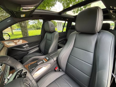 Used 2025 Mercedes-Benz GLS 450 4MATIC w/ AMG Line Exterior image 11