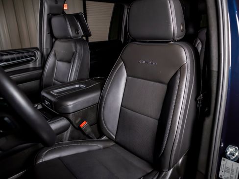 Used 2023 GMC Yukon XL Denali w/ Advanced Technology Package AWD/4WD image 5