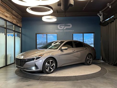 Used 2021 Hyundai Elantra SEL w/ Convenience + Premium Package FWD image 7