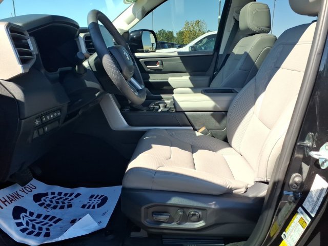 Used 2024 Toyota Tundra Limited AWD/4WD image 17
