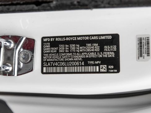 Certified 2020 Rolls-Royce Cullinan AWD/4WD image 23