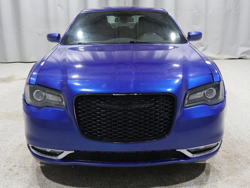 Used 2019 Chrysler 300 S image 8