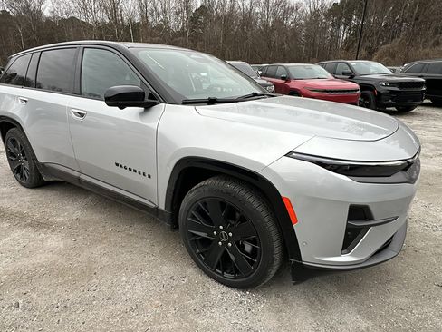 Used 2024 Jeep Wagoneer Launch Edition image 5